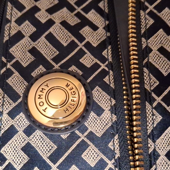 Tommy Hilfiger Navy & White Crossbody Bag EUC - Picture 3 of 7